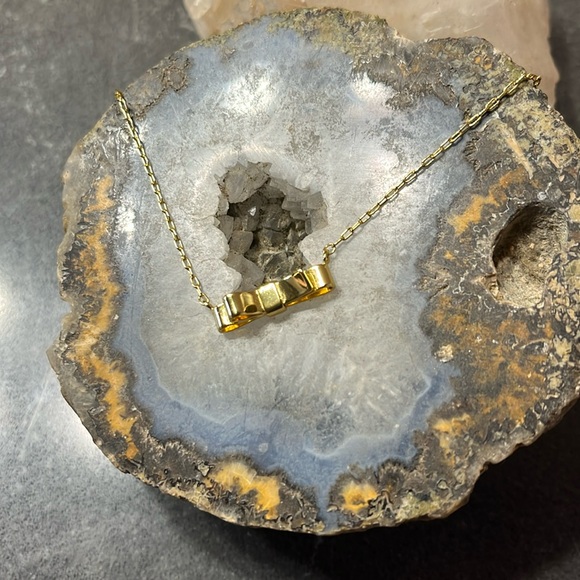 Kate spade gold plated bow necklace NWOT - Picture 2 of 3